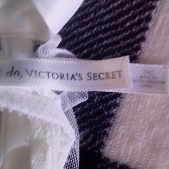 White lingerie Victoria Secret 34C - Picture 7 of 7